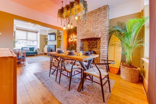 Hot Tub, 2 x King Bed, 1 Bunk Bed, Boho Beach House