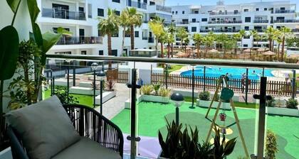 Apartamento con Vistas a la Piscina Aguacate Beach