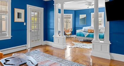 Updated, Historic District, Walk to Waterfront. Pet-Friendly! Sleeps 12