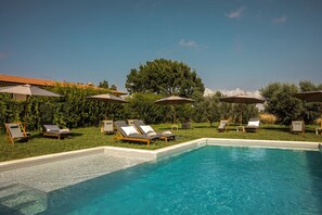 Pool - Villa with swimming pool, surrounded by countryside, only 800m from the beach (Lazio)