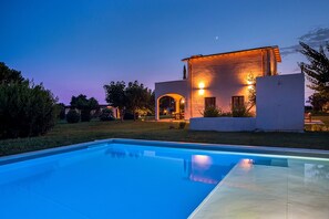 Pool - Villa with swimming pool, surrounded by countryside, only 800m from the beach (Lazio)