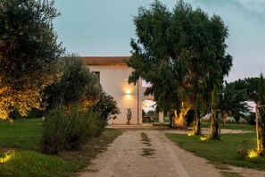 Exterior - Villa with swimming pool, surrounded by countryside, only 800m from the beach (Lazio)