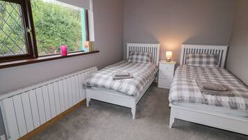 4 habitaciones, decoración personalizada y muebles diferentes