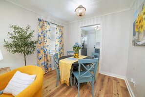 Dining - Cottage Row: Leontyne  (Laurel)