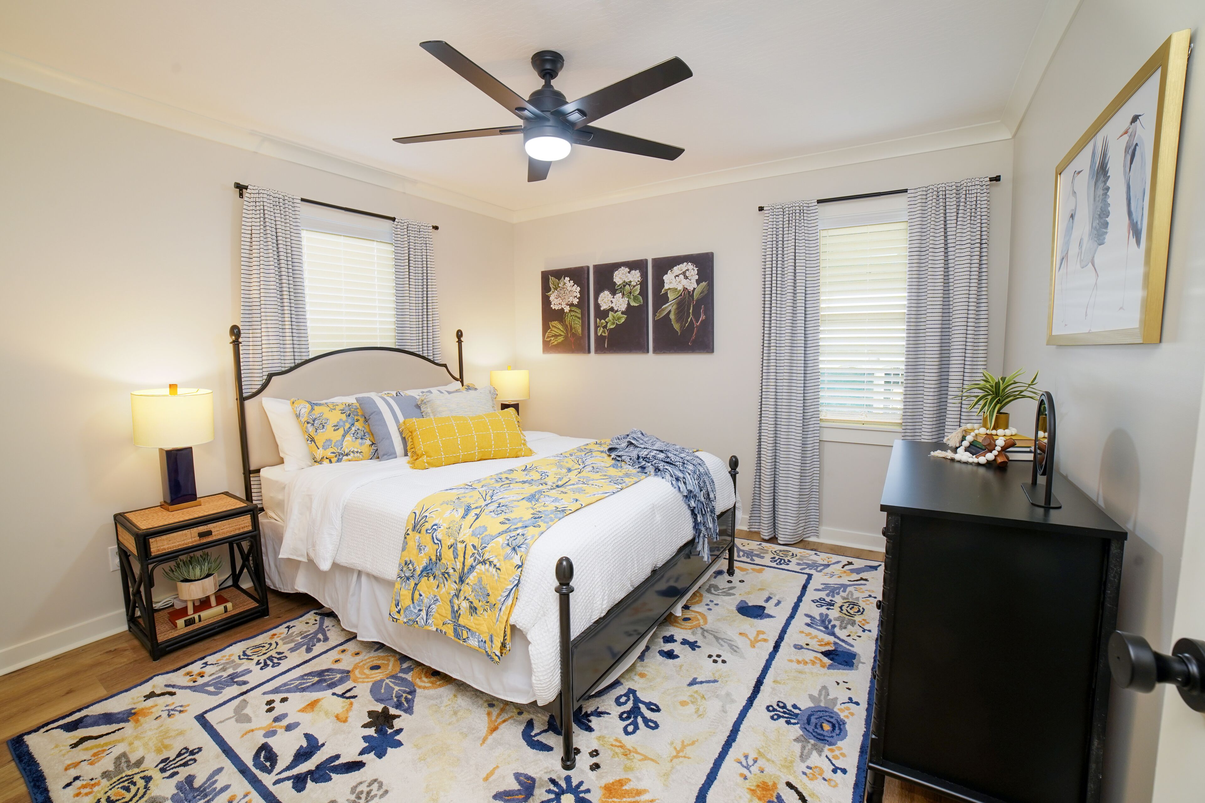 2 bedrooms, desk, iron/ironing board, WiFi