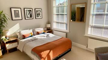 3 bedrooms, iron/ironing board, WiFi, bed sheets
