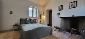 2 slaapkamers, een strijkplank/strijkijzer, gratis wifi, beddengoed