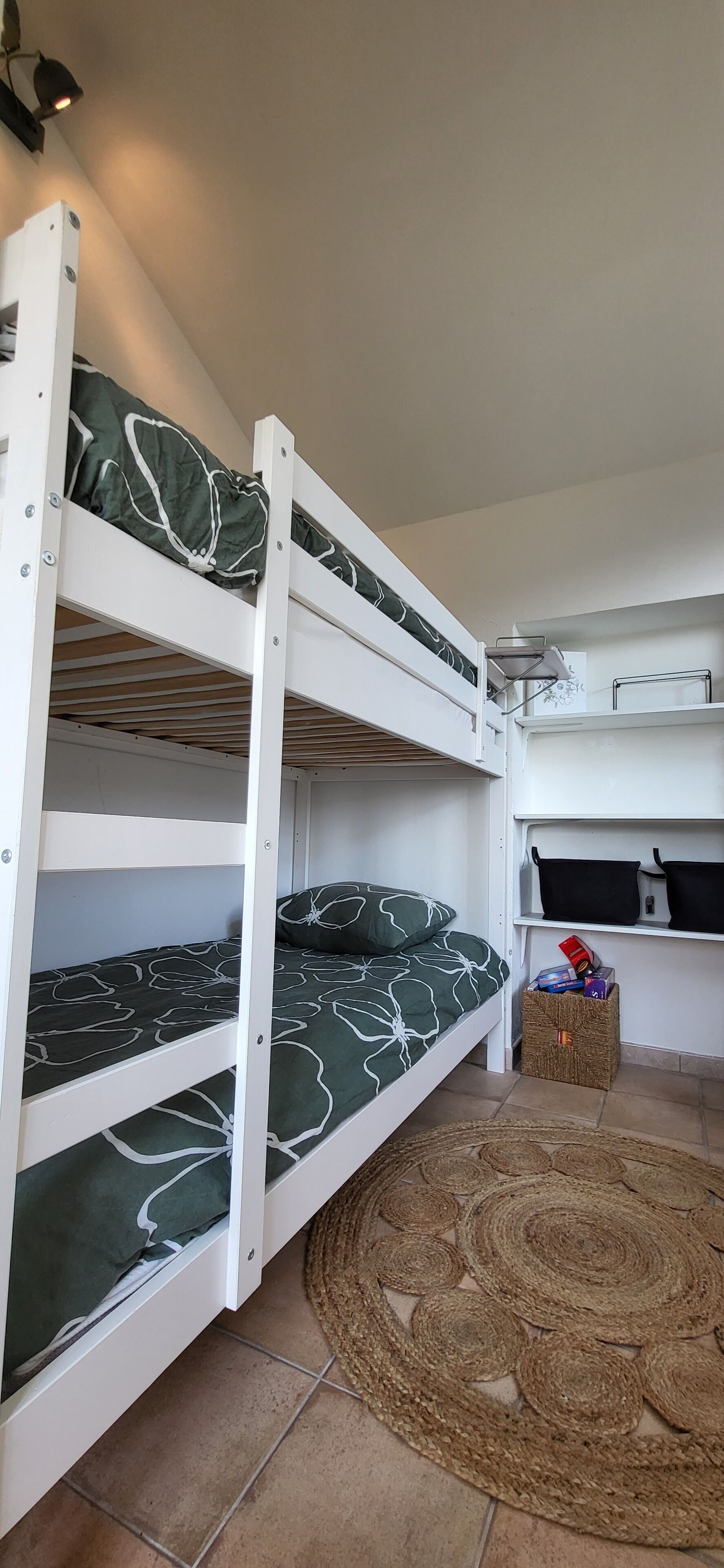 2 chambres, fer et planche à repasser, Wi-Fi gratuit, draps fournis