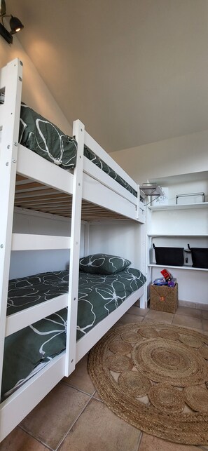 2 chambres, fer et planche à repasser, Wi-Fi gratuit, draps fournis