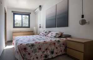 3 bedrooms, iron/ironing board, travel crib, WiFi