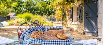 Maison Aimee - Four Bedroom Villa, Sleeps 8