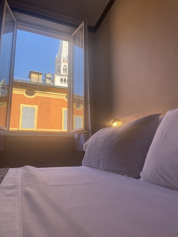 In The Heart Of The City Of Modena Studio Apartment With View Of Duomo And Ghirlandina - Modena, Italy