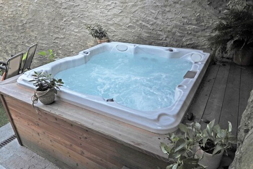 Green Chalet - Garden Jacuzzi and SPA few steps from the lake 