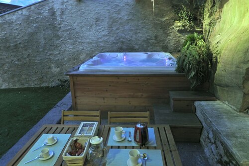 Green Chalet - Garden Jacuzzi and SPA few steps from the lake 