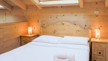 2 Schlafzimmer, BĂŒgeleisen/BĂŒgelbrett, WLAN, BettwĂ€sche