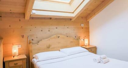 Green Chalet Scalotta - private Jacuzzi and SPA - few steps from lake and best trekking
