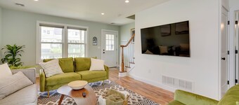 Gorgeous Keansburg Home w/ Pool: Walk to Beach!