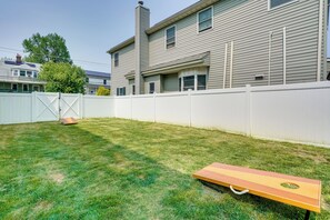 Interior - Gorgeous Keansburg Home w/ Pool: Walk to Beach! (Keansburg)