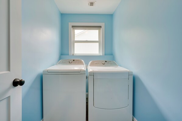 House (3 Bedrooms) | Interior - Gorgeous Keansburg Home w/ Pool: Walk to Beach! (Keansburg)