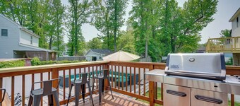 Gorgeous Keansburg Home w/ Pool: Walk to Beach!