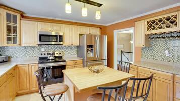 House (5 Bedrooms) | Interior