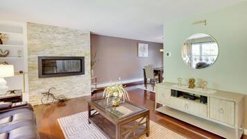 House (5 Bedrooms) | Interior