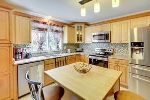 House (5 Bedrooms) | Interior