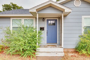 House (2 Bedrooms) | Interior - Updated Home w/ Yard ~ 14 Mi to Quartz Mountain! (Mangum)