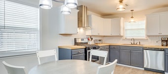 Updated Home w/ Yard ~ 14 Mi to Quartz Mountain!