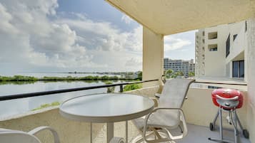 Apartment (2 Bedrooms) | Front of property