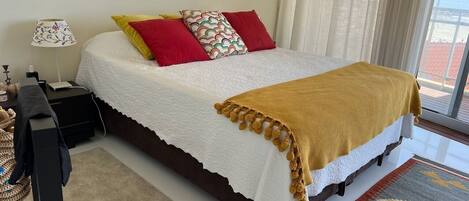 1 chambre, fer et planche Ă repasser, Wi-Fi gratuit, draps fournis