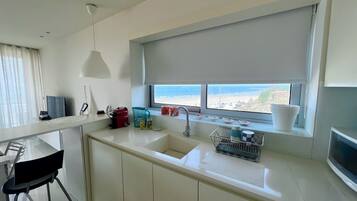 Coffee/tea maker, fridge, microwave, oven