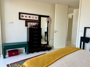 1 habitación, tabla de planchar con plancha, wifi gratis y ropa de cama 