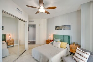 Apartamento (3 Bedrooms) | 3 quartos, escrivaninha, espaço de trabalho para notebook