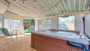 House (6 Bedrooms) | Interior