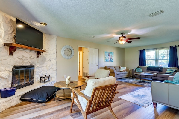 House (3 Bedrooms) | Interior - Gulf Breeze Oasis w/ Patio, Grill & Beach Chairs (Gulf Breeze)