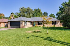 House (3 Bedrooms) | Interior - Gulf Breeze Oasis w/ Patio, Grill & Beach Chairs (Gulf Breeze)