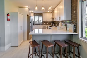 Microwave, oven, stovetop, dishwasher - Naples Vacation Rental w/ 2 Balconies & Grill! (Naples)