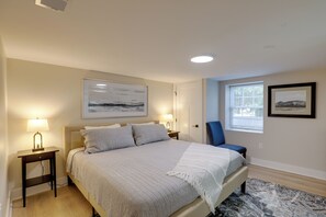 Apartment (3 Bedrooms) | Interior - 3 Mi to Minute Man Nhp: 'summer St Retreat' + Deck (Bedford)