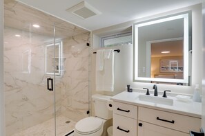 Apartment (3 Bedrooms) | Interior - 3 Mi to Minute Man Nhp: 'summer St Retreat' + Deck (Bedford)
