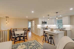 Apartment (3 Bedrooms) | Interior - 3 Mi to Minute Man Nhp: 'summer St Retreat' + Deck (Bedford)