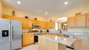 Microwave, oven, stovetop, dishwasher - Spacious Kissimmee Vacation Rental w/ Private Pool (Kissimmee)