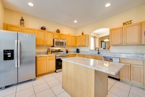 Micro-ondes, four, plaque de cuisson, lave-vaisselle