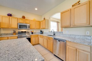 Microwave, oven, stovetop, dishwasher - Spacious Kissimmee Vacation Rental w/ Private Pool (Kissimmee)