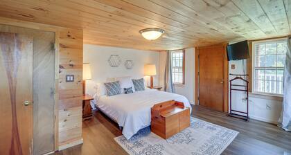 Riverfront Bluff City Retreat w/ Patio & Grill!