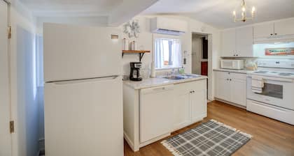 Riverfront Bluff City Retreat w/ Patio & Grill!