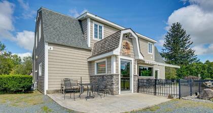 Buskirk Vacation Rental w/ Deck & Putting Green!