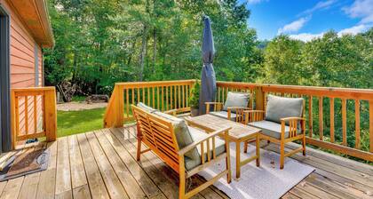 Mtn View + Fire Pit: Pet-friendly Woodlawn Cabin!