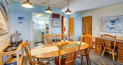 1 Mi to Ski: Condo w/ Fireplace in Beech Mountain!