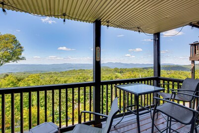 Hike, Ski & Fish! Sunset-view Condo in Beech Mtn